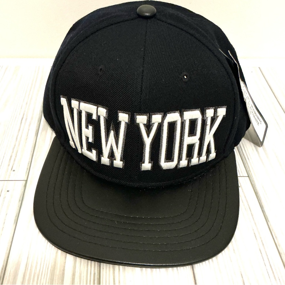 Black and White Embroidered New York baseball Cap with adjustable strap.